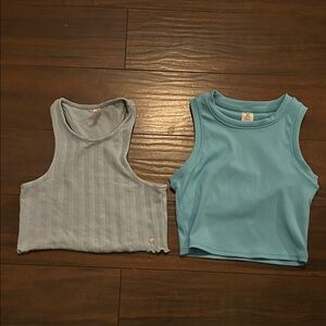 Sporty cropped tank tops (Franki & Xersion)